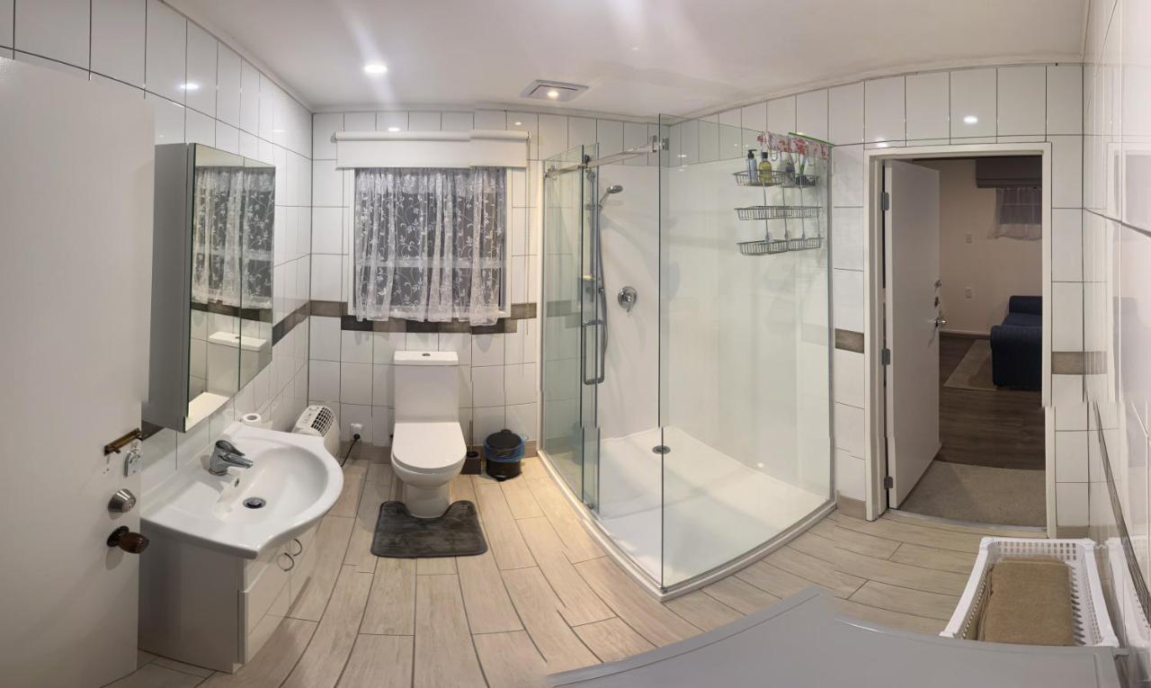 Self Contained En-Suite Private Bathroom, Private Entrance, Close To Shops & Hospital Homestay Hamilton Bagian luar foto