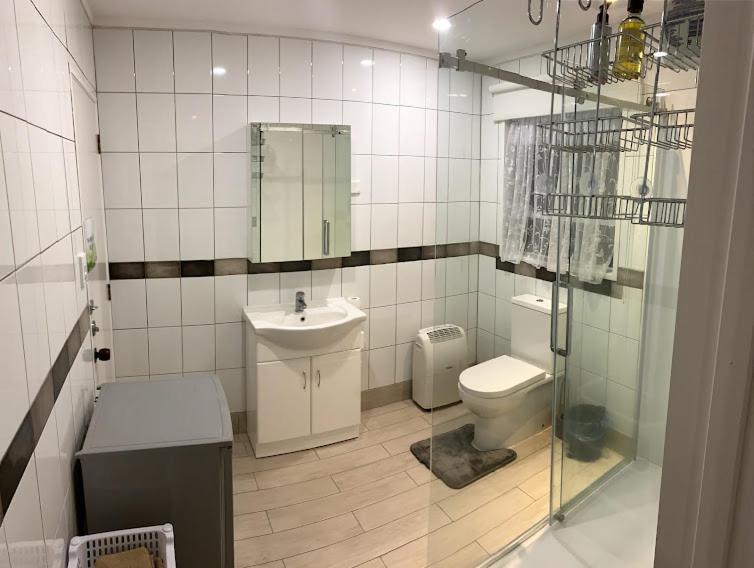 Self Contained En-Suite Private Bathroom, Private Entrance, Close To Shops & Hospital Homestay Hamilton Bagian luar foto