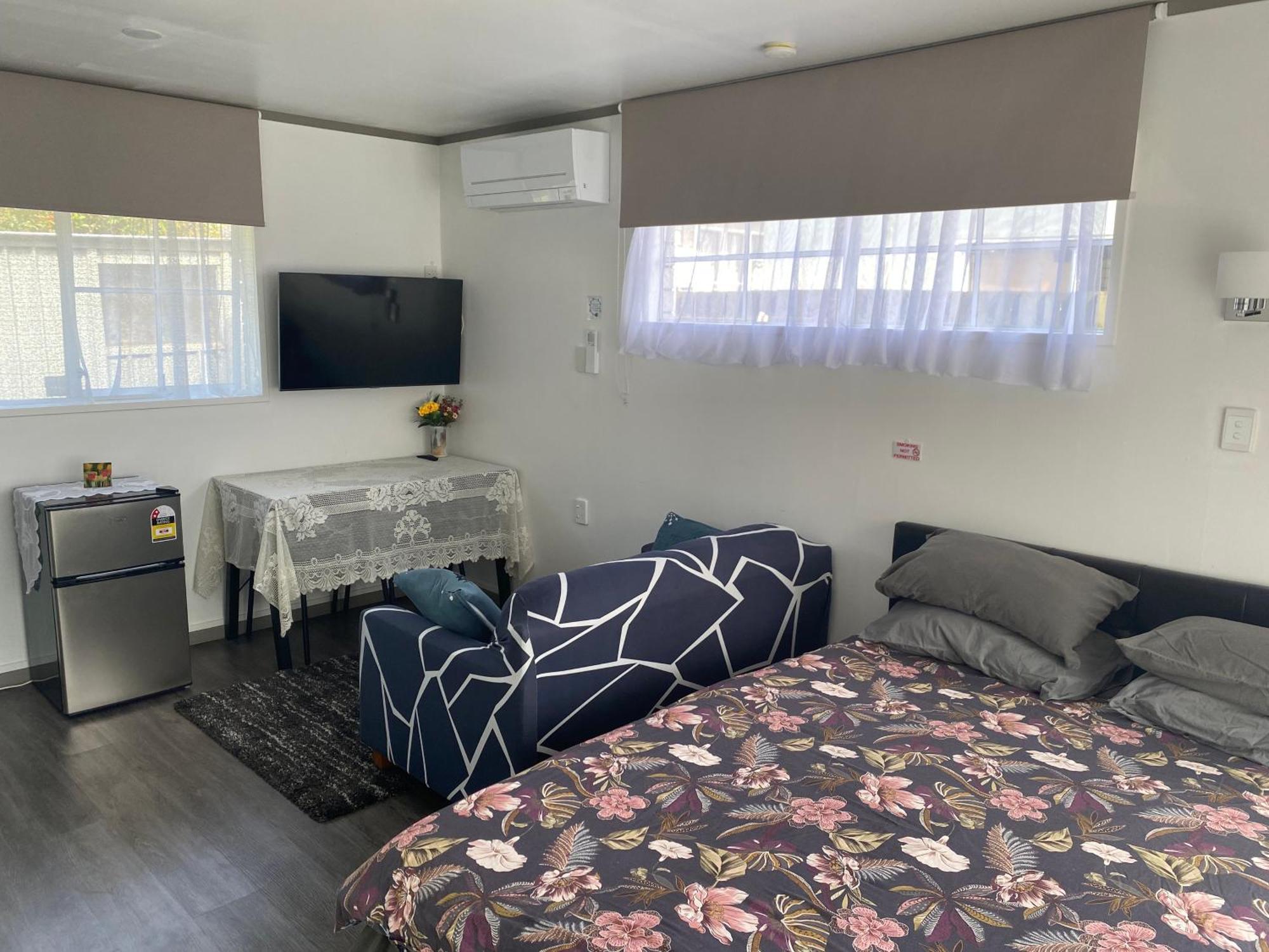 Self Contained En-Suite Private Bathroom, Private Entrance, Close To Shops & Hospital Homestay Hamilton Bagian luar foto